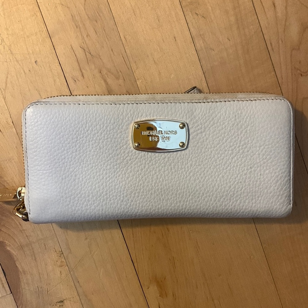 Michael Kors Cream Wallet